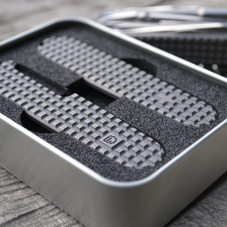 TITAN - HARDFRAGGED used wash - extrem griffig - ti - Griffschalen oder montiertes Taschenmesser - Titan Grade 5  (Ti 6AI 4V) - 91mm